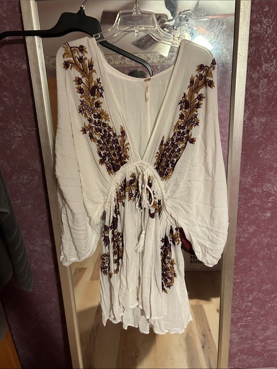 Free People Dresses & Skirts - White Embroidered V-Neck Boho Tunic Dress with Drawstring